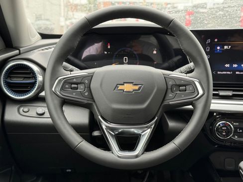 New 2026 Chevrolet Trax LT w/ LT Convenience Package FWD image 18