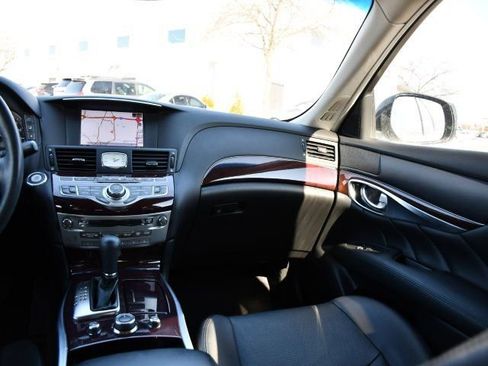 Used 2017 INFINITI Q70 3.7 image 20