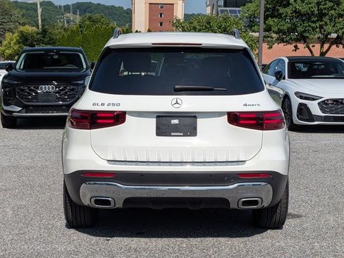 Used 2024 Mercedes-Benz GLB 250 4MATIC image 7