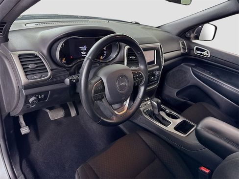 Used 2019 Jeep Grand Cherokee Laredo w/ Security & Convenience Group image 3