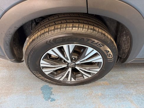 Used 2023 Nissan Rogue SV image 5