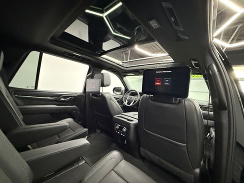 Used 2024 GMC Yukon Denali w/ Advanced Technology Package AWD/4WD image 32