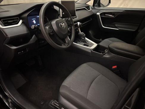 Used 2025 Toyota RAV4 XLE image 12