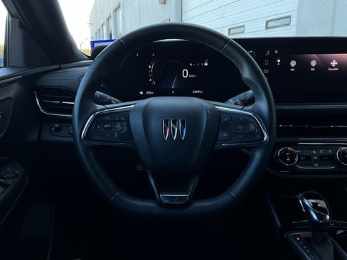 Used 2025 Buick Envista Sport Touring image 30