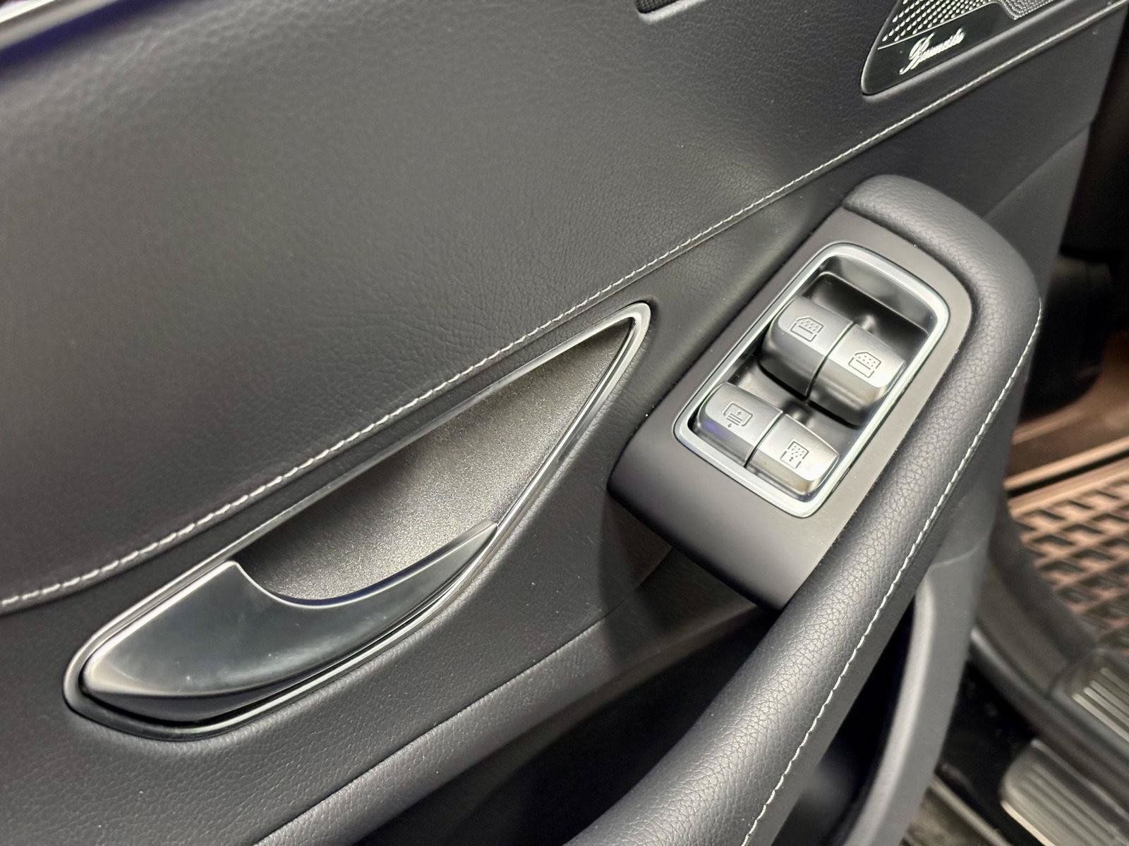 Used 2017 Mercedes-Benz S 550 Sedan image 21