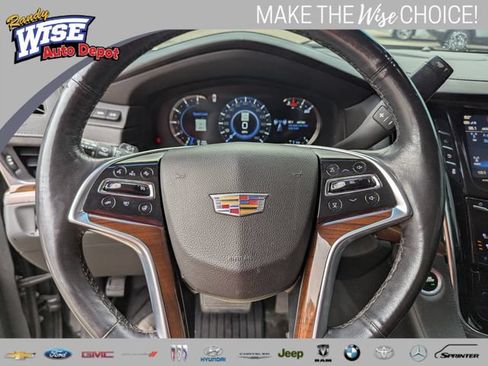 Used 2018 Cadillac Escalade Luxury AWD/4WD image 12