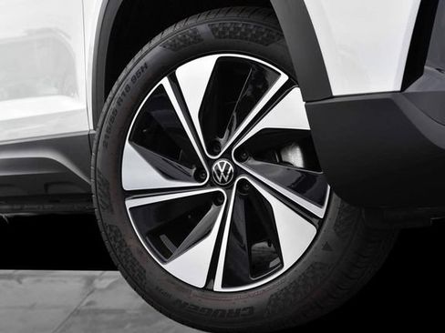 New 2026 Volkswagen Taos SE AWD/4WD image 3