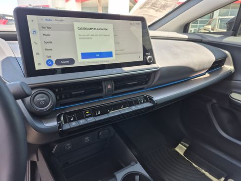 Used 2024 Toyota Prius XLE FWD image 11