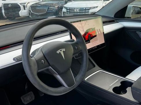 Used 2024 Tesla Model Y 2WD image 14