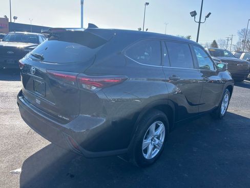 Used 2024 Toyota Highlander LE image 5