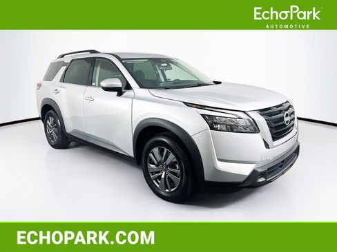 Used 2025 Nissan Pathfinder SV FWD image 1