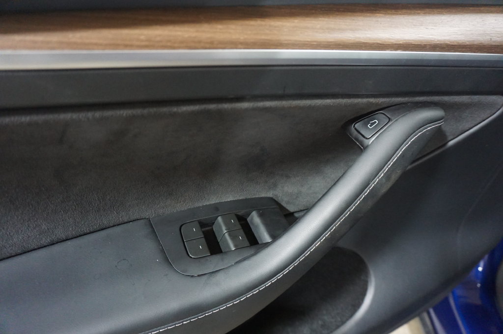 Used 2024 Tesla Model Y Long Range RWD image 4