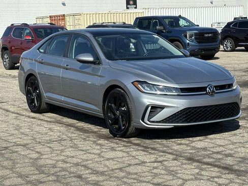 Certified 2025 Volkswagen Jetta SE w/ Sunroof Package image 7