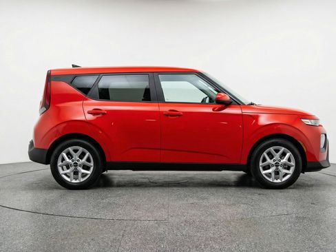 Used 2025 Kia Soul LX w/ LX Technology Package image 11