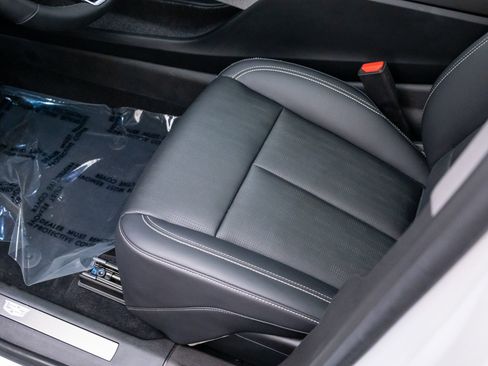 Certified 2025 Cadillac Optiq Luxury 2 w/ LPO, Floor Liner Package AWD/4WD image 17