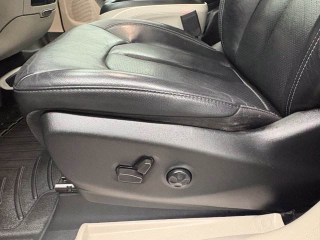 Used 2022 Chrysler Pacifica Touring-L FWD image 18