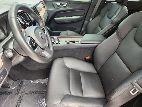 Used 2023 Volvo XC60 B5 Plus AWD/4WD image 4