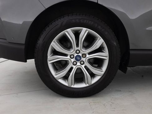 Used 2019 Ford Edge Titanium w/ Equipment Group 301A AWD/4WD image 19
