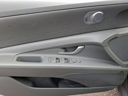 Used 2023 Hyundai Elantra SEL image 12