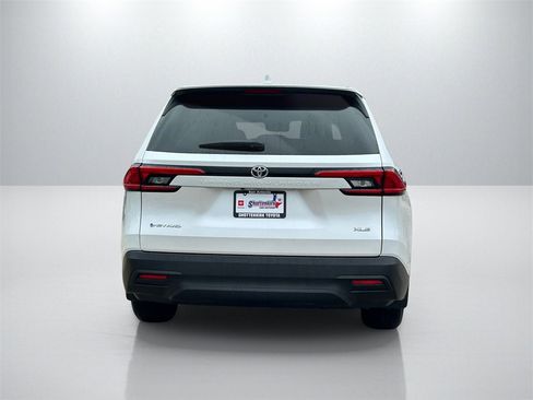 Used 2024 Toyota Grand Highlander XLE image 6