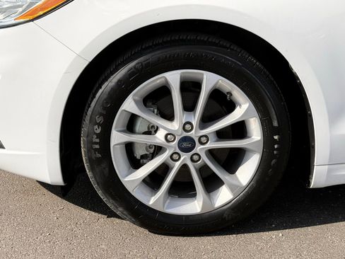 Used 2020 Ford Fusion SE FWD image 2