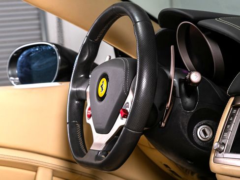 Used 2011 Ferrari California image 32