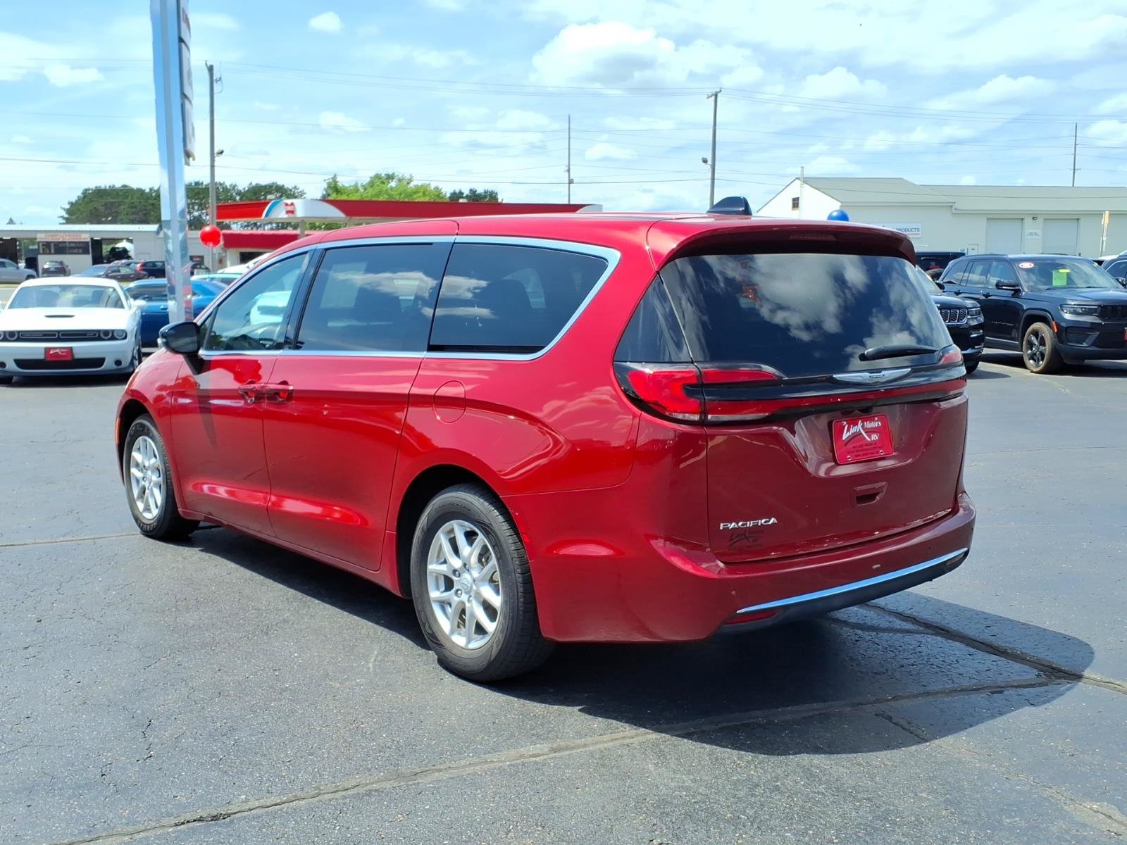 Used 2026 Chrysler Pacifica Select FWD image 6