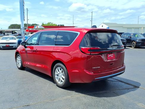 Used 2026 Chrysler Pacifica Select FWD image 6
