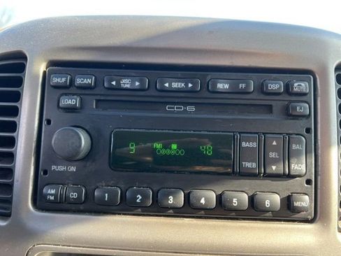 Used 2004 Ford Escape Limited image 18