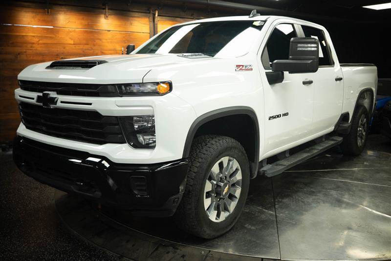 Used 2024 Chevrolet Silverado 2500 Custom w/ Custom Value Package AWD/4WD image 2