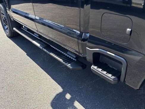 Used 2023 Ford F350 Lariat w/ Sport Appearance Package image 12