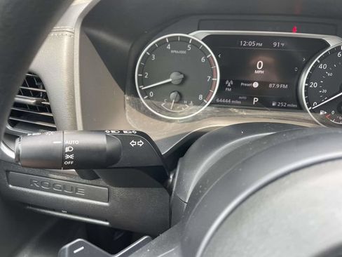 Used 2024 Nissan Rogue S AWD/4WD image 33