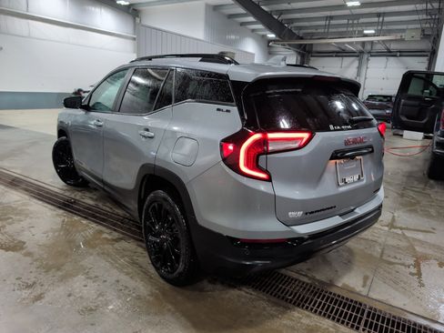 Used 2023 GMC Terrain SLE w/ Driver Convenience Package AWD/4WD image 4
