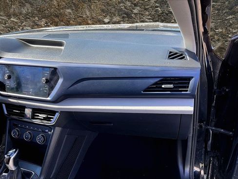 Used 2022 Volkswagen Taos SE image 11