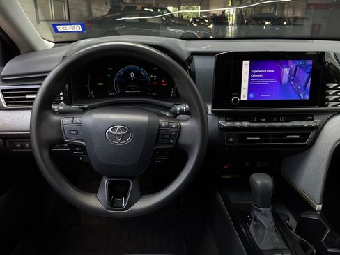 Used 2025 Toyota Camry LE FWD image 12