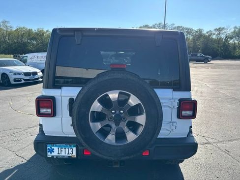 Used 2018 Jeep Wrangler Unlimited Sahara w/ Cold Weather Group AWD/4WD image 8