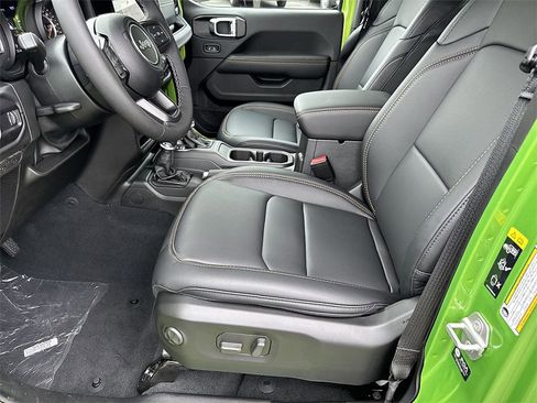 New 2025 Jeep Gladiator High Tide image 19