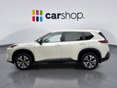 Used 2023 Nissan Rogue SV image 2