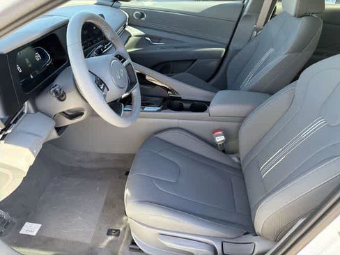 New 2026 Hyundai Elantra SEL Sport FWD image 13