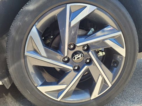 Used 2025 Hyundai Elantra SEL FWD image 31