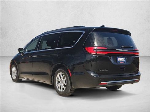 Used 2022 Chrysler Pacifica Touring-L FWD image 8