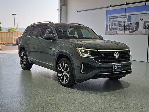 Used 2025 Volkswagen Atlas SEL Premium R-Line AWD/4WD image 2
