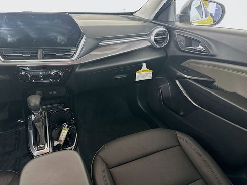 Used 2024 Chevrolet Trax ACTIV w/ Sunroof Package image 31