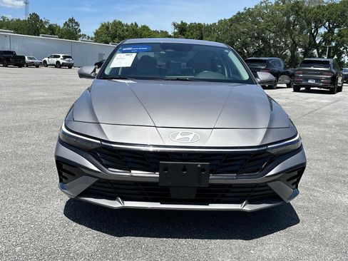 Certified 2024 Hyundai Elantra Limited FWD image 3