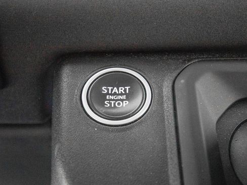 Used 2020 Land Rover Defender 110 SE image 24