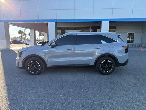 Used 2024 Kia Sorento S w/ Panoramic Sunroof Package image 5