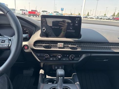 Certified 2026 Honda HR-V Sport image 18