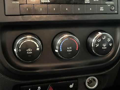 Used 2017 Jeep Patriot Sport image 17