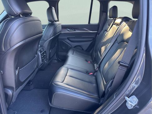 Certified 2025 Jeep Grand Cherokee Limited w/ Black Appearance Package image 30