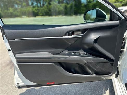 Used 2020 Toyota Camry LE FWD image 13